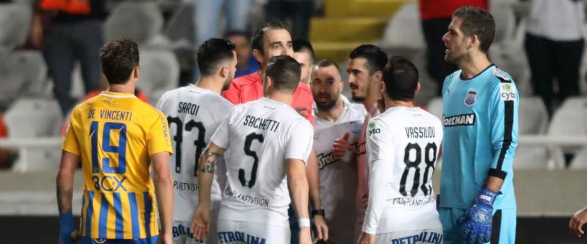 Οι γαλάζιοι τότε εξέδωσαν ανακοίνωση με παράπονα και ειρωνικά σχόλια για το διαιτητή – Μάλιστα ανάφεραν ότι θα ζητούσαν να μην οριστεί ξανά ο συγκεκριμένος ρέφερι