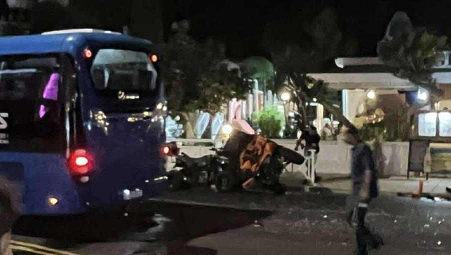 Με τραύματα στο πρόσωπο νοσηλεύεται διασωληνωμένος στο ΓΝ Λευκωσίας ο επιβάτης της τετράτροχης Με τραύματα στο πρόσωπο νοσηλεύεται διασωληνωμένος στο ΓΝ Λευκωσίας ο επιβάτης της τετράτροχης