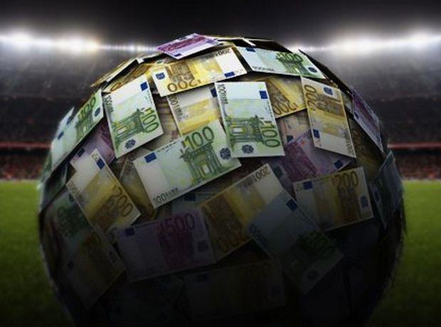 Σύμφωνα με έρευνα την οποία διεξήγαγε η Deloitte, τα έσοδα των ευρωπαϊκών ποδοσφαιρικών συλλόγων εκτοξεύτηκαν κατά τη διάρκεια της προηγούμενης σεζόν, με τη Ρεάλ Μαδρίτης να βρίσκεται για ακόμα μια φορά στην κορυφή. Δείτε ποιες άλλες ομάδες βρίσκονται ψηλά στη λίστα.

