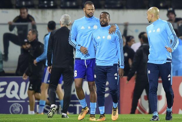 H UEFA απέκλεισε από τις διοργανώσεις της μέχρι το τέλος της σεζόν τον Πατρίς Εβρά, ο οποίος έτσι κι αλλιώς δεν ανήκει στη Μαρσέιγ μετά την καρατιά σε φίλο της ομάδας πριν το ματς με την Γκιμαράες