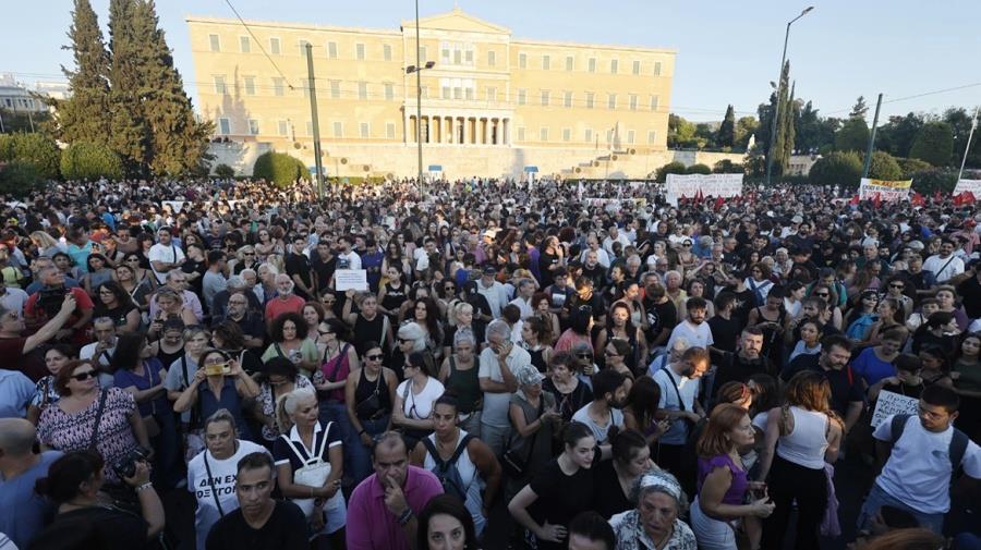 Μαζικές συγκεντρώσεις σε όλη την Ελλάδα για τα Τέμπη-Διαμαρτυρίες για το κλείσιμο της δικογραφίας