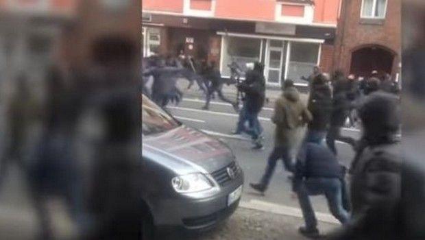 Σκηνές απείρου κάλλους με πολύ ξύλο μεταξύ οπαδών της Χέρτα και της Άιντραχτ στους δρόμους της πρωτεύουσας της Γερμανίας, πριν από τον αγώνα μεταξύ των δύο ομάδων