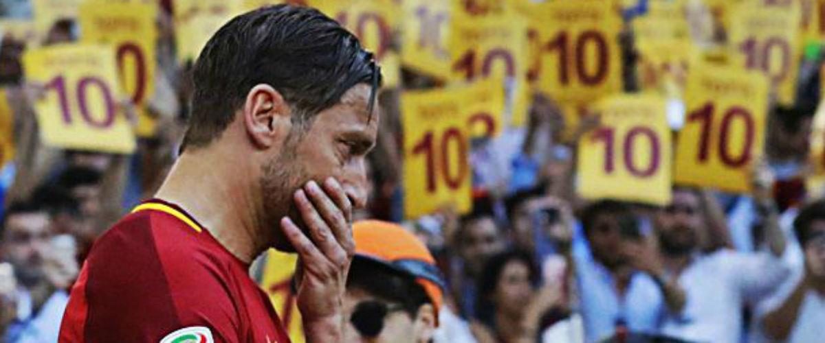 Ο Φραντσέσκο Τότι παραχώρησε συνέντευξη Τύπου και ανακοίνωσε ότι αποχωρεί από τη Ρόμα ύστερα από τρεις δεκαετίες στην ομάδα και ήταν αρκετά φορτισμένο το κλίμα, αφού υπήρξαν μπηχτές προς τη διοίκηση