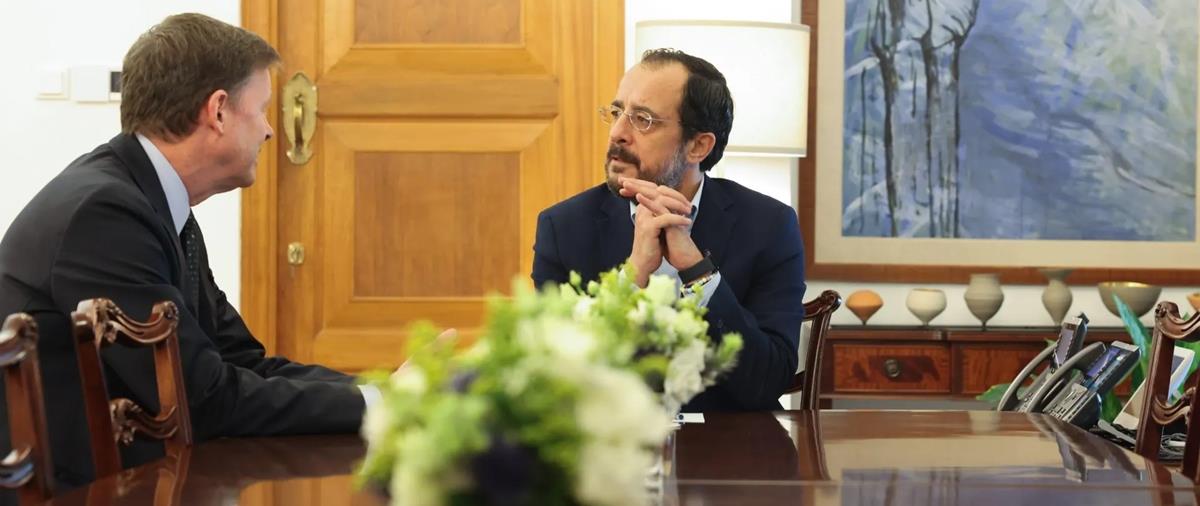 Με επικρίσεις αποχαιρέτησε ο Στιούαρτ-«Έχω γνωρίσει μερικούς από τους πιο στενόμυαλους ανθρώπους εδώ»