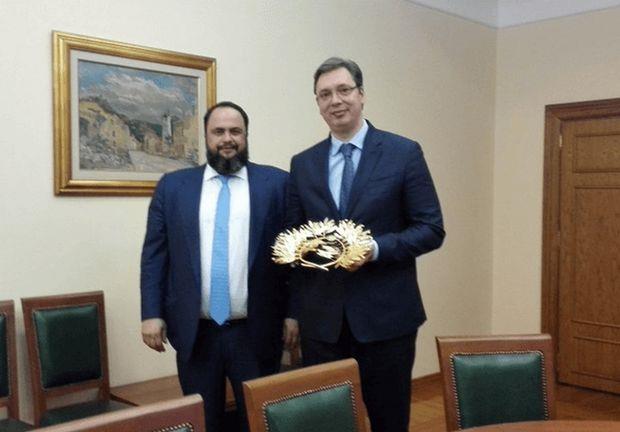 Ο ιδιοκτήτης του Ολυμπιακού, Βαγγέλης Μαρινάκης, σύμφωνα με σέρβικο δημοσίευμα, ετοιμάζει "μπάσιμο" στην Βοϊβοντίνα. Συναντήθηκε με τον πρωθυπουργό της χώρας, Αλεξάνταρ Βούτσιτς