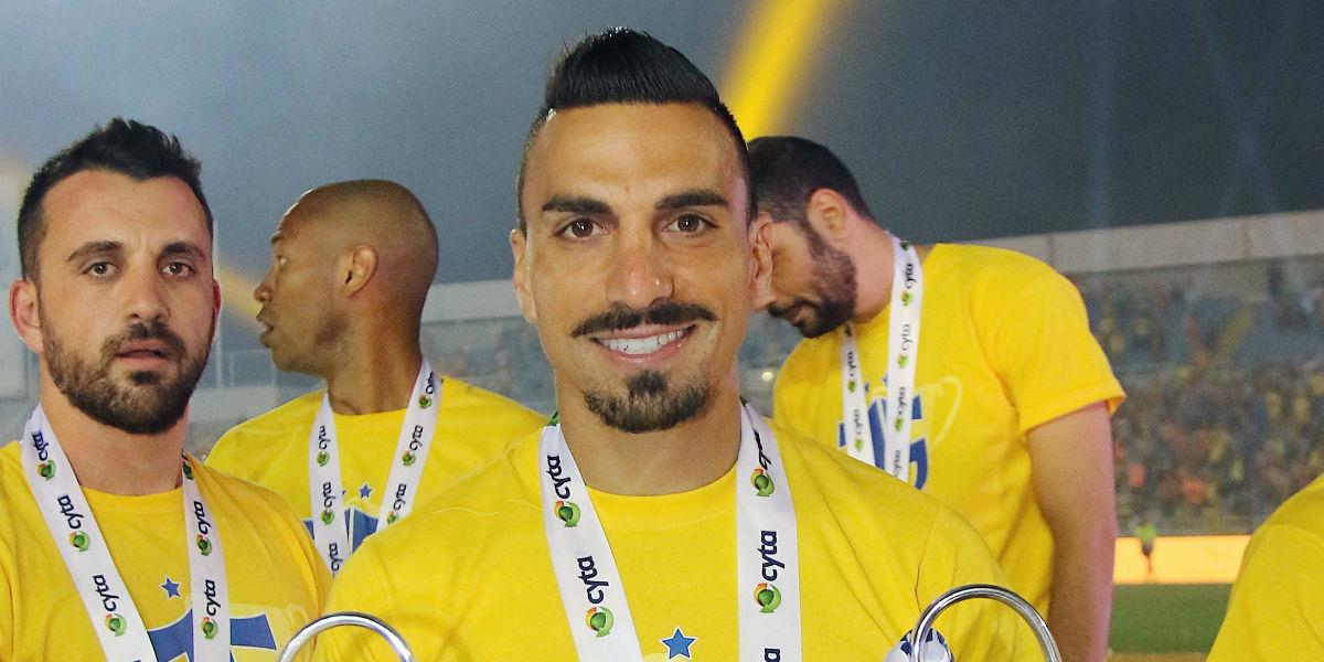 Ο τέως αρχηγός του ΑΠΟΕΛ βρίσκεται προ των πυλών της ΑΕΚ, η οποία του πρότεινε διετές συμβόλαιο συνεργασίας
