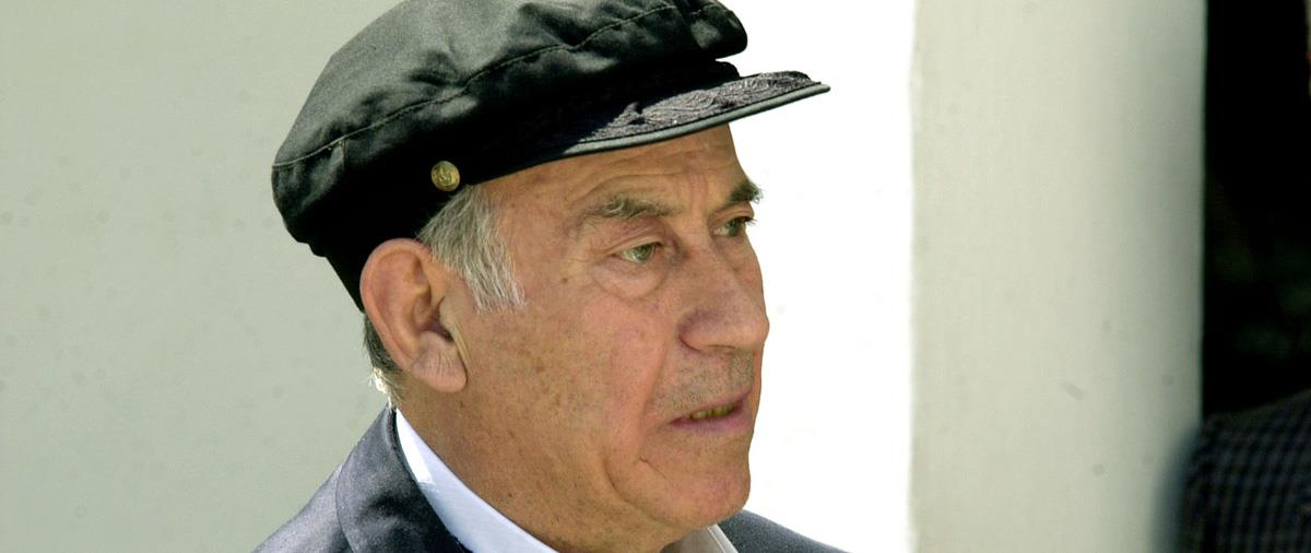 Διαβάστε ένα σπαρταριστό θέμα και θυμηθείτε μία σχεδόν ξεχασμένη αιτία με τον καλύτερο Ελληνα κωμικό όλων των εποχών!