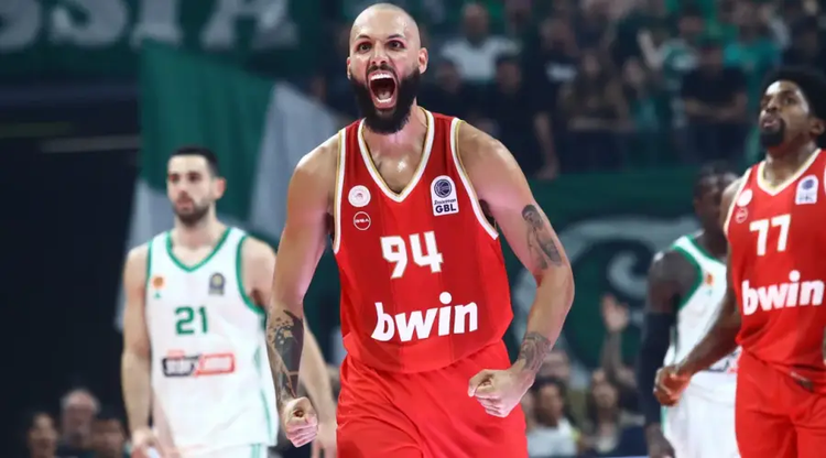 Ο Ολυμπιακός νίκησε 99-88 τον Παναθηναϊκό AKTOR στο ΟΑΚΑ και βρίσκεται μια ανάσα από τον τίτλο
