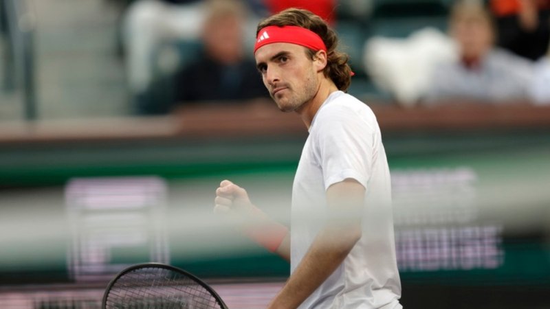 stefanos-tsitsipas-hand-art
