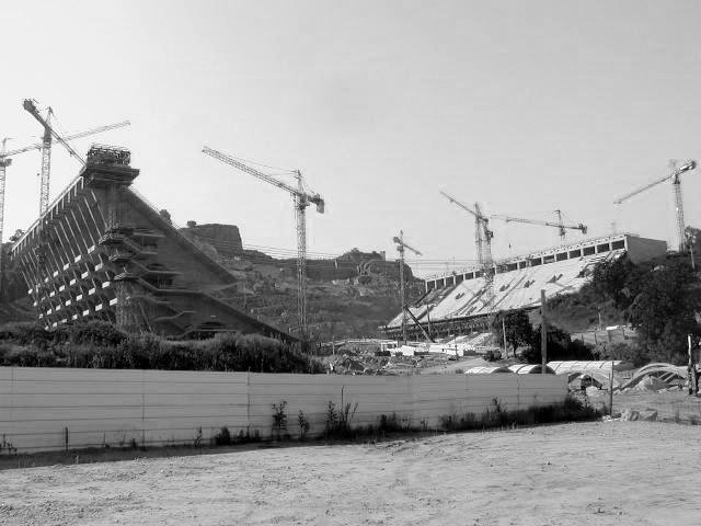 Estádio_de_Municipal_de_Braga_in_construction_1