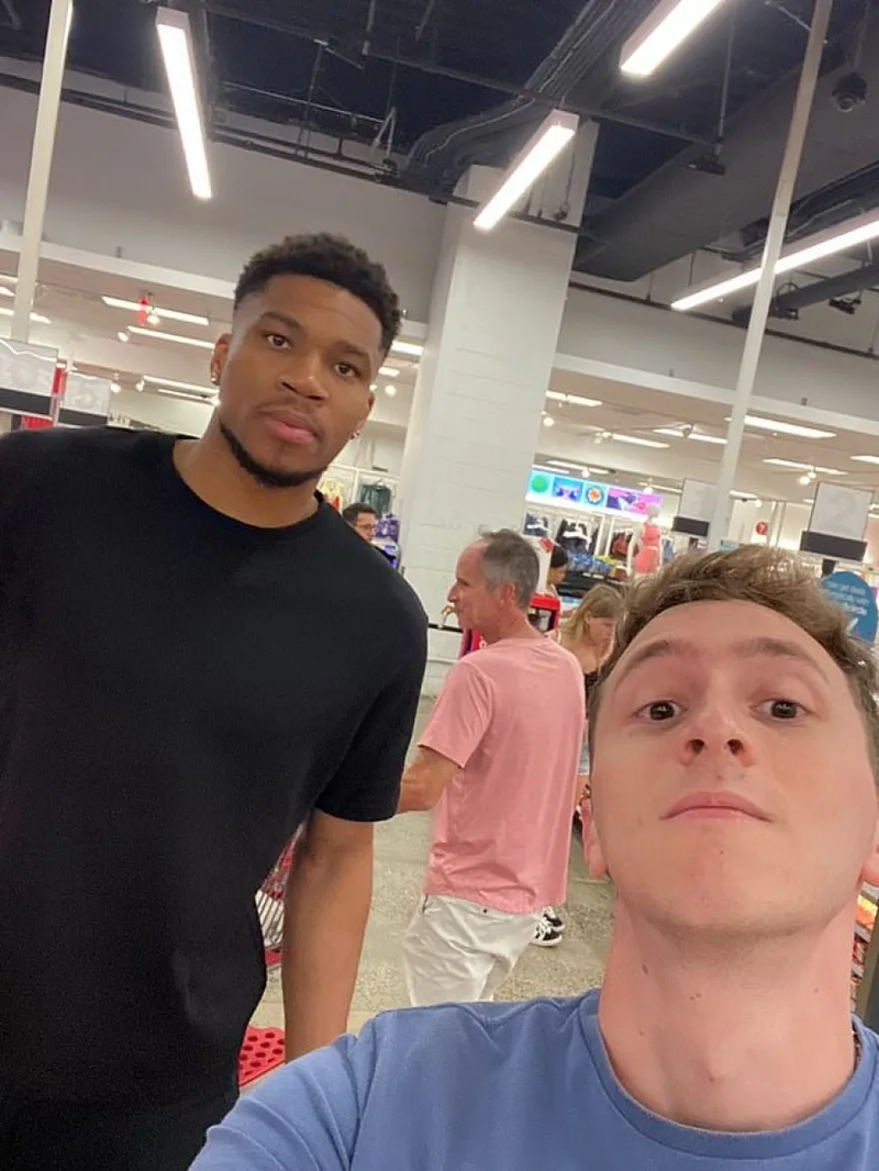 giannis-selfie