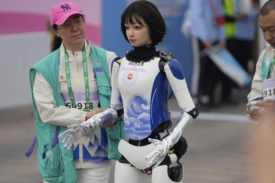 Robot-thilika-haraktistirika-imimarathonios-Pekino.jpg
